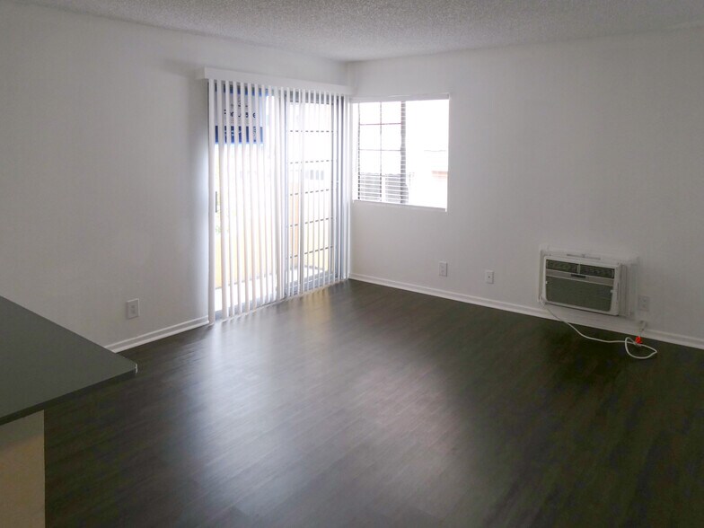 More Photos Of 542 N Normandie Ave, Los Angeles Apartments For Sale