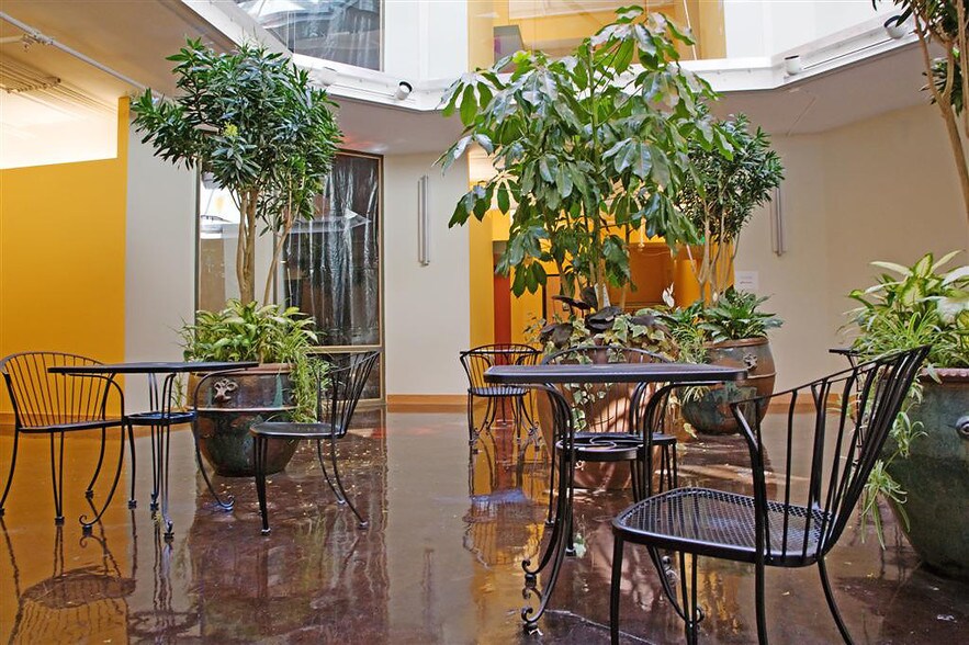 More Photos Of 91 N Saginaw St, Pontiac Office For Sale