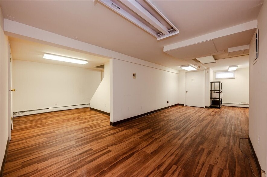 More Photos Of 930 Sunrise Hwy, North Babylon Office For Sale