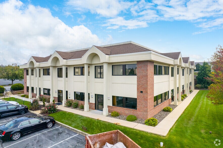 More Photos Of 2208 Quarry Dr, West Lawn Office For Lease