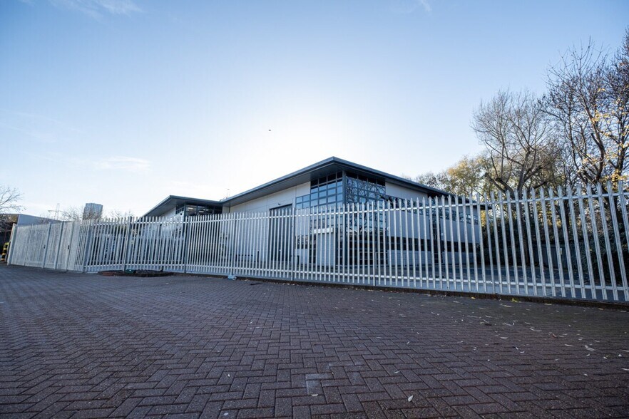 More Photos Of Datapoint Business Centre South crescent, London Flex For Lease