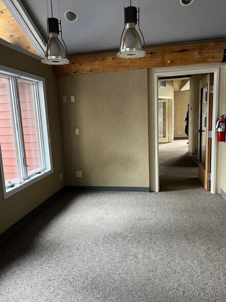 More Photos Of 3351 Lake Tahoe Blvd, South Lake Tahoe Office Residential For Lease