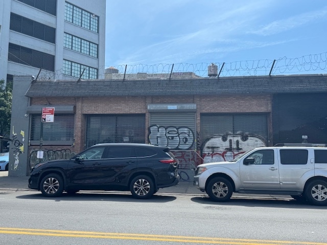 More Photos Of 1274 Flushing Ave, Brooklyn Warehouse For Lease