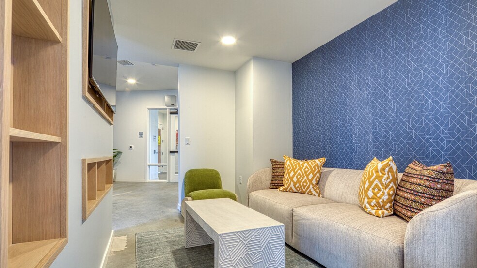 More Photos Of 225 W Olney Rd, Norfolk Apartments For Sale