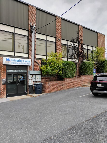 Primary Photo Of 205 S Liberty St, Harrisonburg General Retail For Lease