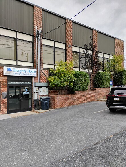 Primary Photo Of 205 S Liberty St, Harrisonburg General Retail For Lease