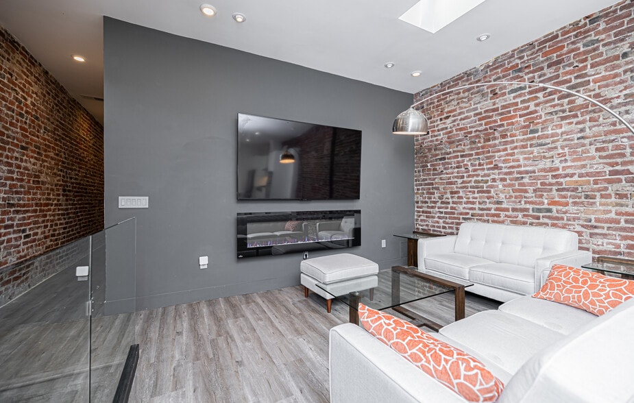 More Photos Of 1006-1008 Sutter St, San Francisco Storefront Retail Residential For Sale