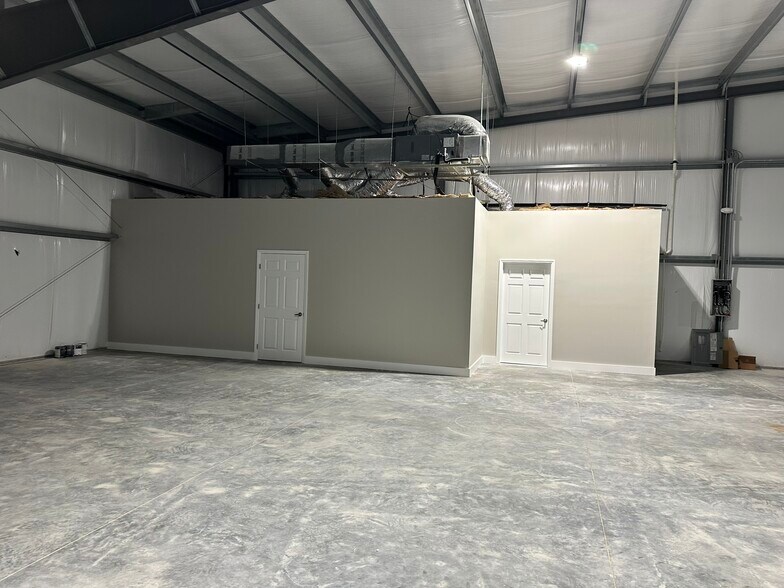 More Photos Of Moylan Rd, Panama City Beach Distribution For Lease
