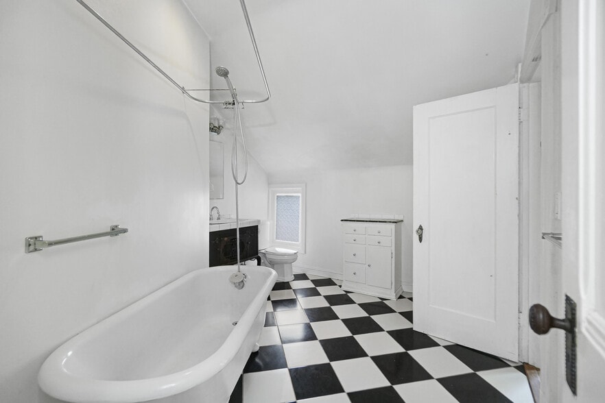 More Photos Of 742 B St, Hayward Restaurant For Sale