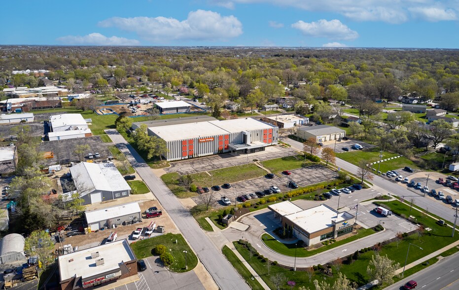 More Photos Of 225 N Monroe St, Olathe Self Storage For Sale