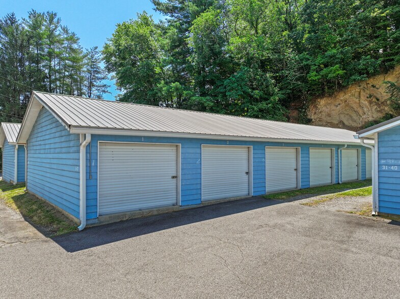 More Photos Of 8275 Carolina Blvd, Clyde General Retail For Sale