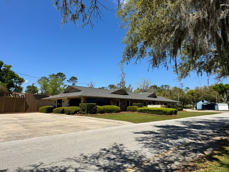 More Photos Of 151 SE Lakeshore Dr, Madison Medical For Sale