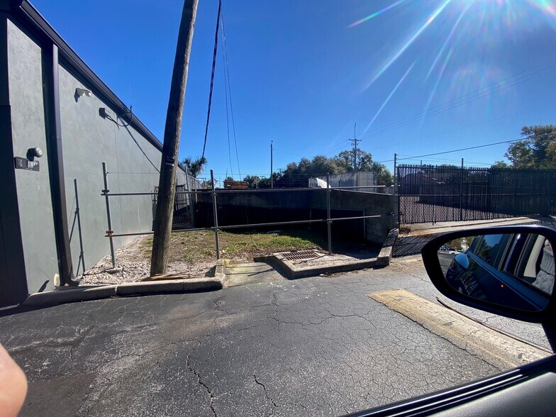 More Photos Of 3642-3684 W Gandy Blvd, Tampa Storefront For Sale