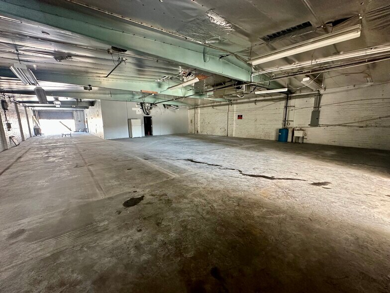 More Photos Of 10701 San Fernando Rd, Pacoima Warehouse For Lease