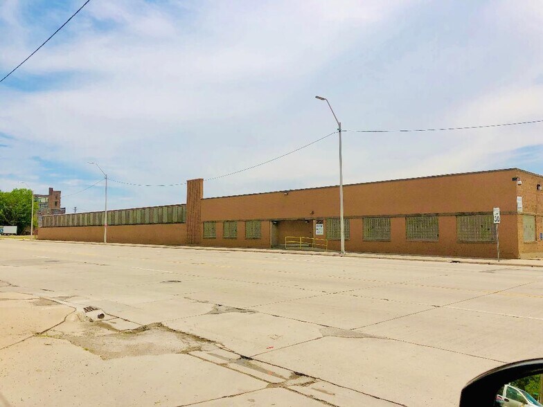 More Photos Of 2121-2225 W Fort St, Detroit Warehouse For Lease