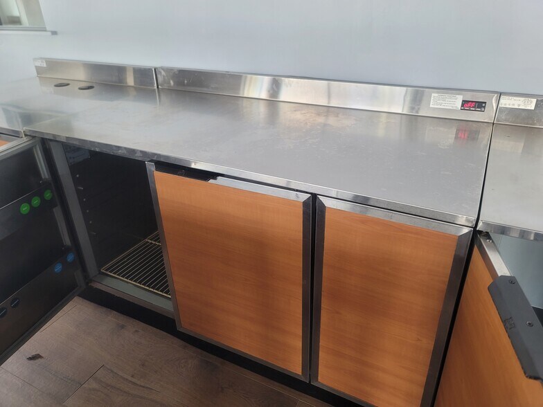 More Photos Of 46-48 E State Rd, Pleasant Grove Fast Food For Lease