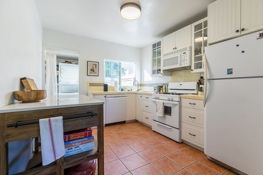 More Photos Of 1980 Chatsworth Blvd, San Diego Apartments For Sale