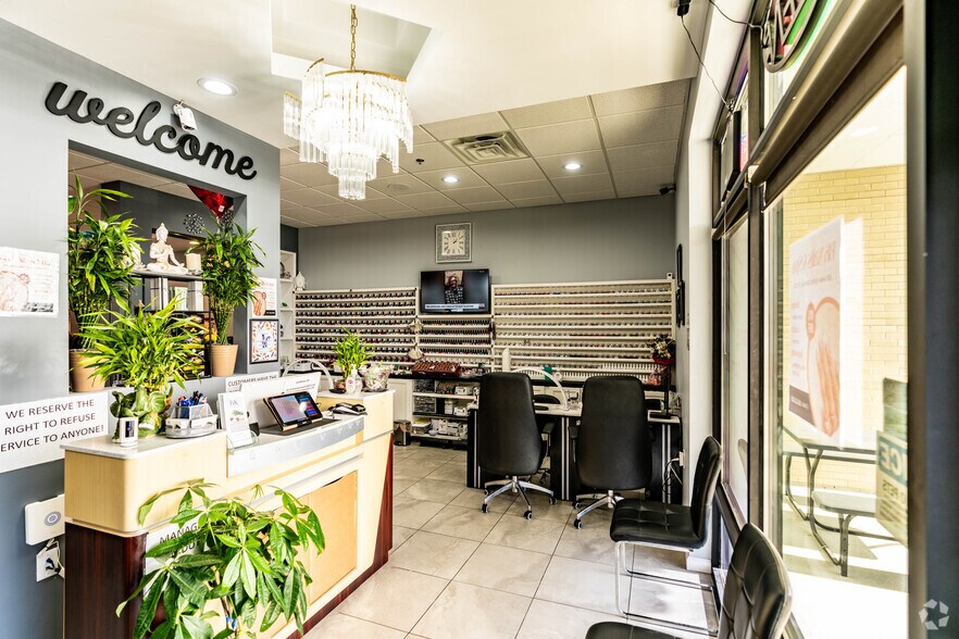 More Photos Of 500-512 Hadley Village Blvd, Old Hickory Storefront For Sale