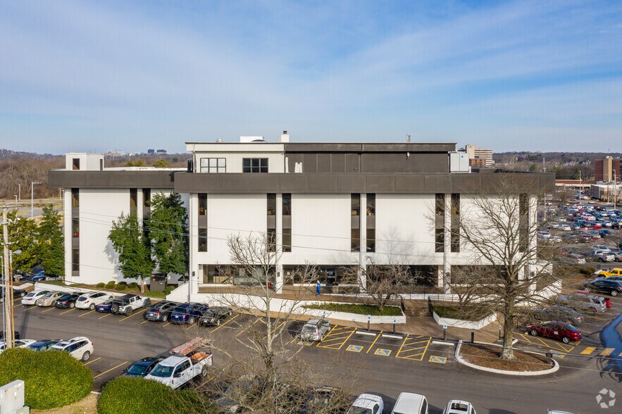 More Photos Of 28 White Bridge Rd, Nashville Medical For Lease