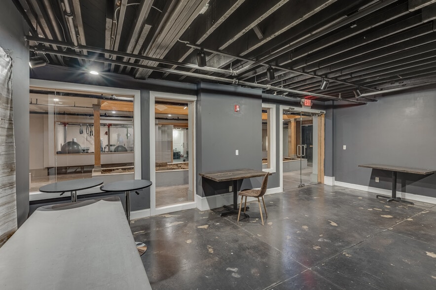 More Photos Of 1463 Market St, Chattanooga Storefront Retail Office For Lease