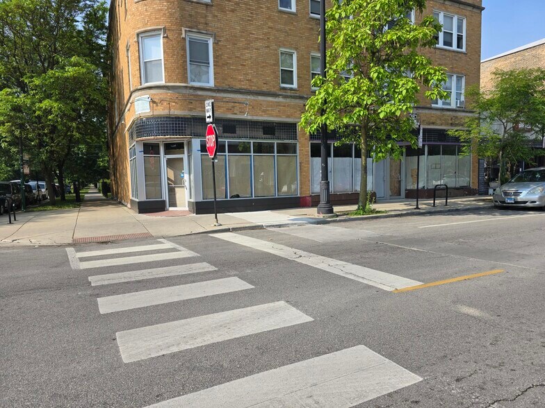 More Photos Of 3301-3305 W Bryn Mawr Ave, Chicago Storefront Retail Residential For Lease