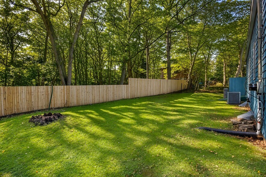 More Photos Of 512 Three Mile Harbor Hog Creek Hwy, East Hampton Loft Creative Space For Lease