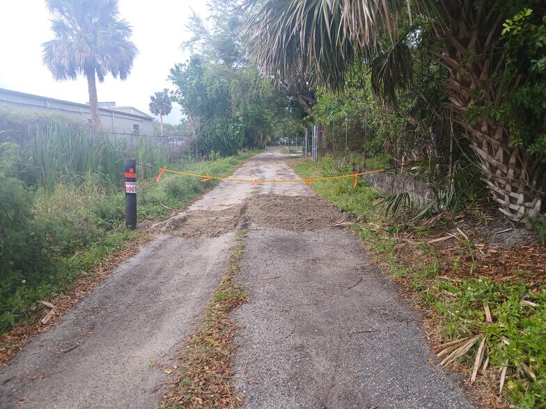 More Photos Of 2156 W King St, Cocoa Service For Sale