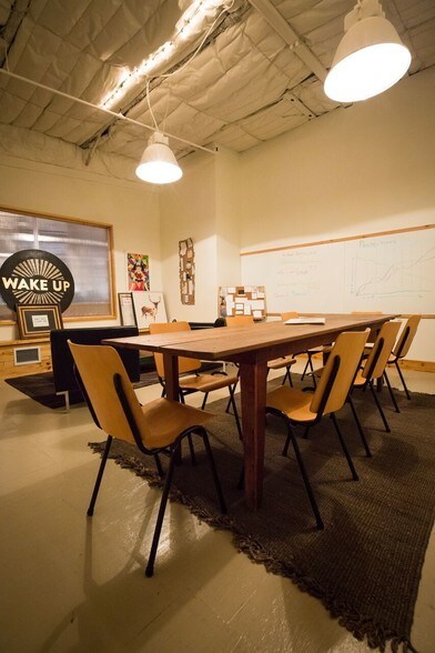 More Photos Of 409-411 Monroe W, Austin Office For Lease