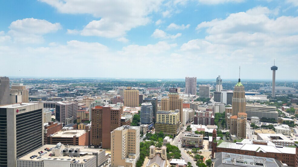 More Photos Of 126 E Main Plz, San Antonio Apartments For Sale