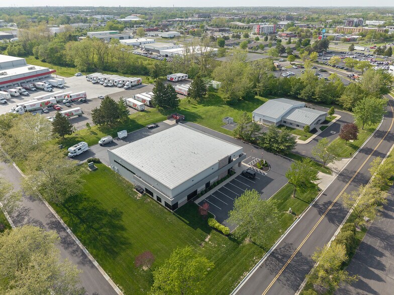 More Photos Of 3737-3757 Parkway Ln, Hilliard Showroom For Lease