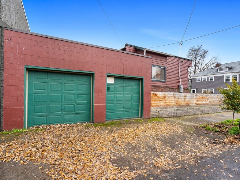 More Photos Of 1305 SE Belmont St, Portland Office For Sale