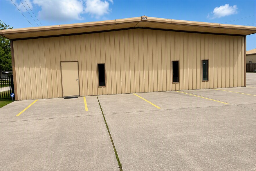 More Photos Of 25210 Richards Rd, Spring Loft Creative Space For Lease