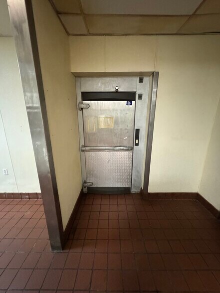 More Photos Of 1610 S Kellogg Ave, Ames General Retail For Sale