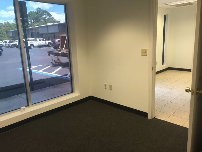 More Photos Of 6510 Columbia Park Dr, Jacksonville Warehouse For Sale