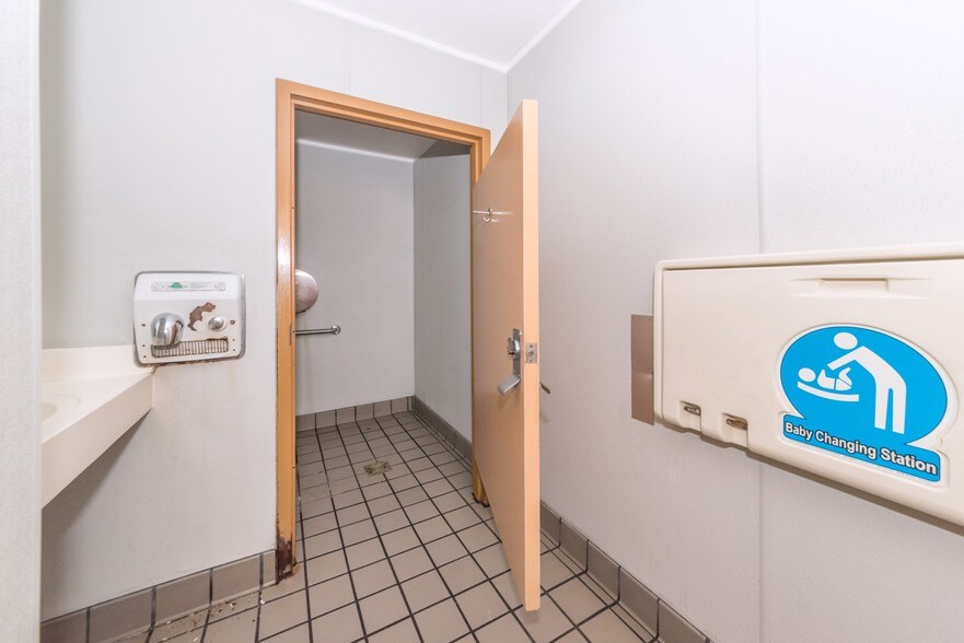 More Photos Of 3123 Route 9W, Saugerties Restaurant For Lease