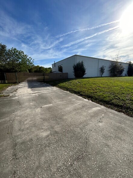 More Photos Of 1325 White Dr, Titusville Warehouse For Lease