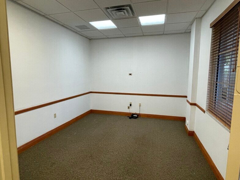 More Photos Of 5501 N University Dr, Coral Springs Office For Sale