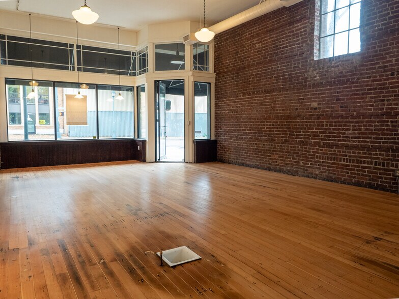More Photos Of 325-333 NE Russell St, Portland Office For Lease