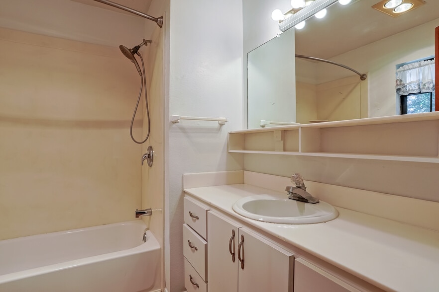 More Photos Of 211 Brantley Ln, Magnolia Apartments For Sale
