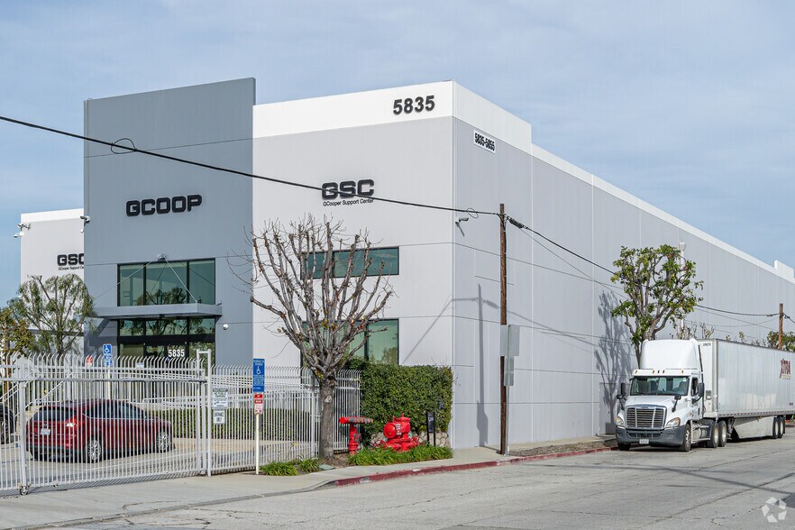 More Photos Of 5849-5853 E 61st St, Commerce Warehouse For Lease