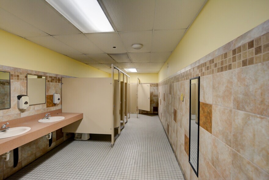 More Photos Of 1450 E Pershing Rd, Decatur Warehouse For Sale