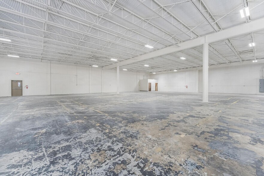 More Photos Of 14525-14570 NW 26th Ave, Opa Locka Manufacturing For Lease