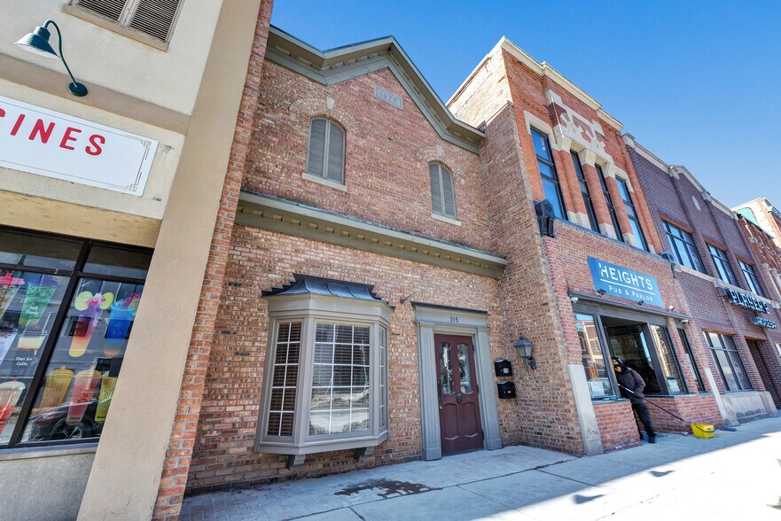 More Photos Of 215 N Washington St, Green Bay Loft Creative Space For Sale