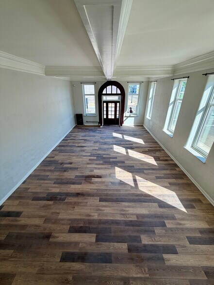 More Photos Of 101 E Main St, Blanchester Loft Creative Space For Lease