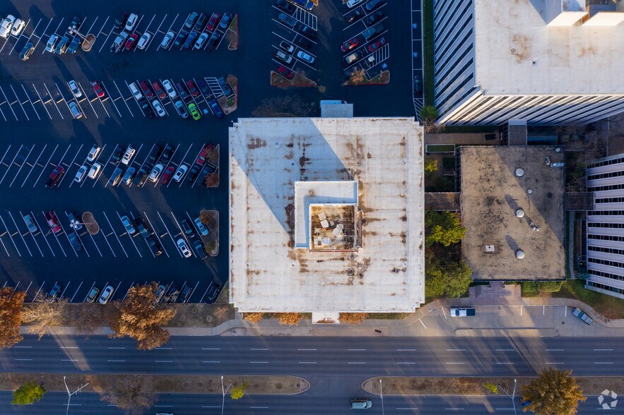 More Photos Of 2000 N Classen Blvd, Oklahoma City Office For Lease