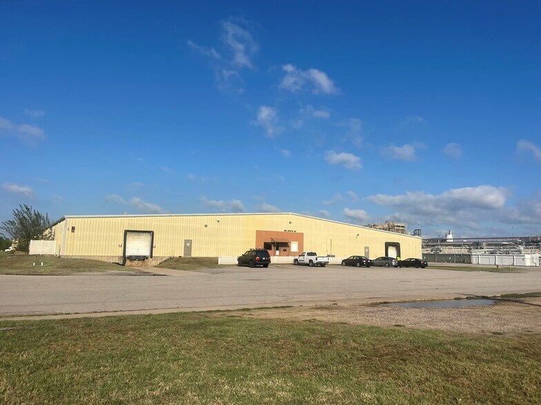 Primary Photo Of 810 S 28th St, Van Buren Warehouse For Lease