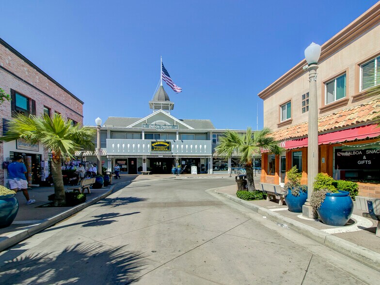 More Photos Of 304 Main St, Newport Beach Storefront Retail Residential For Lease