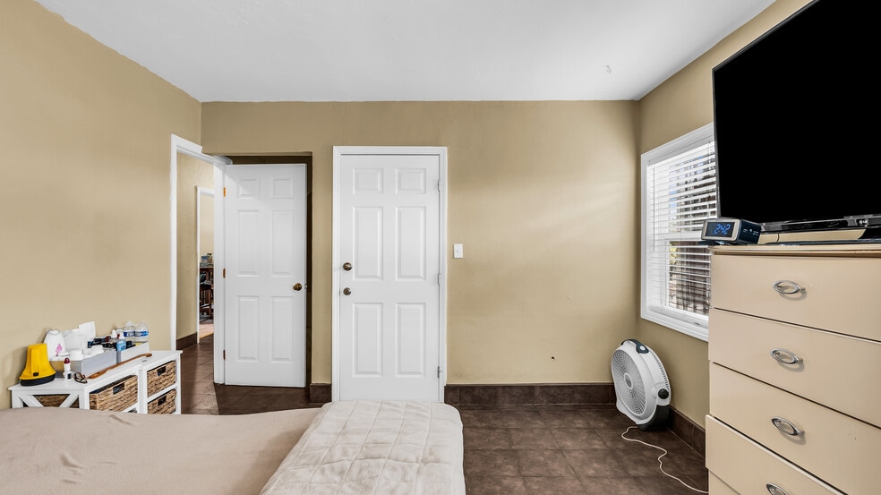 More Photos Of 909 53rd Ave, Oakland Warehouse For Sale