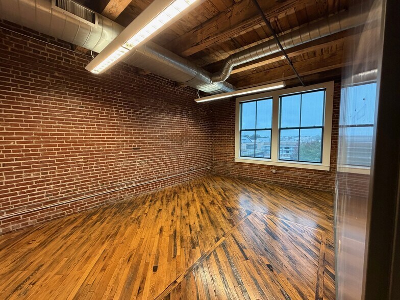 More Photos Of 431 S Main St, Memphis Loft Creative Space For Lease