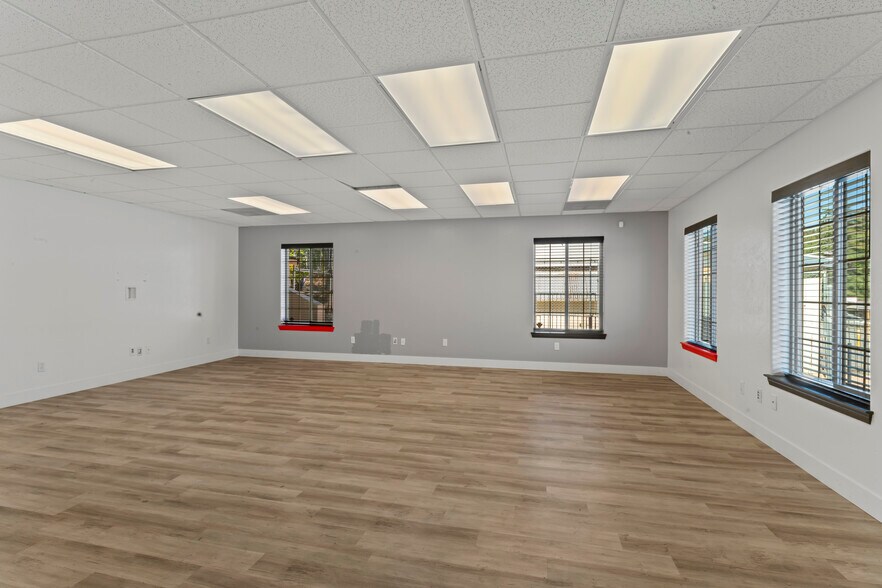 More Photos Of 31961 Hilltop Blvd, Running Springs Loft Creative Space For Sale